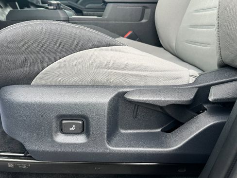 Used 2025 Toyota Tacoma TRD Off-Road image 29