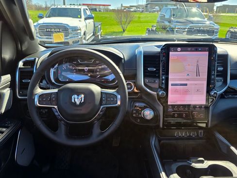 Used 2025 RAM 1500 Laramie w/ Night Edition image 38