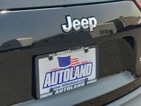 Used 2020 Jeep Cherokee Limited image 25