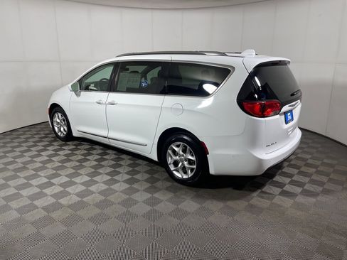 Used 2020 Chrysler Pacifica Touring-L Plus w/ Tire & Wheel Group image 5