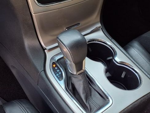 Used 2018 Jeep Grand Cherokee Altitude AWD/4WD image 11