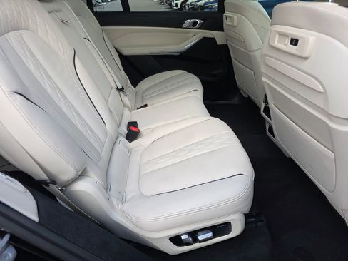 Used 2022 BMW X7 xDrive40i w/ Premium Package image 13
