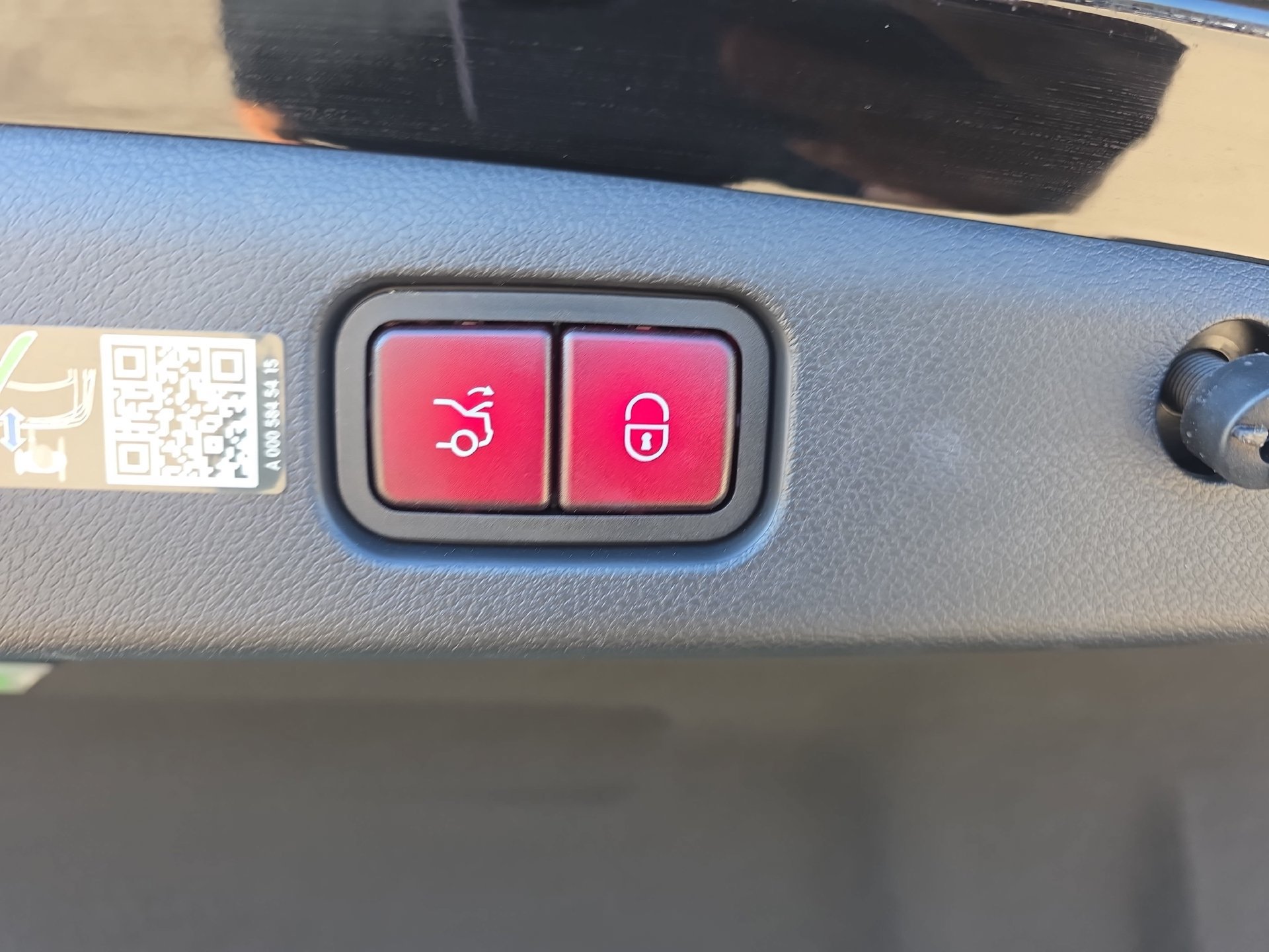Used 2025 Mercedes-Benz E 350 4MATIC Sedan image 13