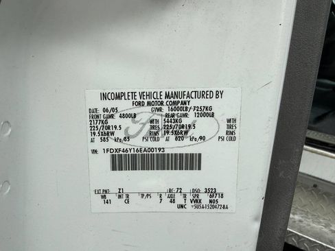 Used 2006 Ford F450 2WD Regular Cab Super Duty image 35