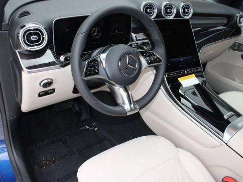 Used 2026 Mercedes-Benz GLC 300 image 4