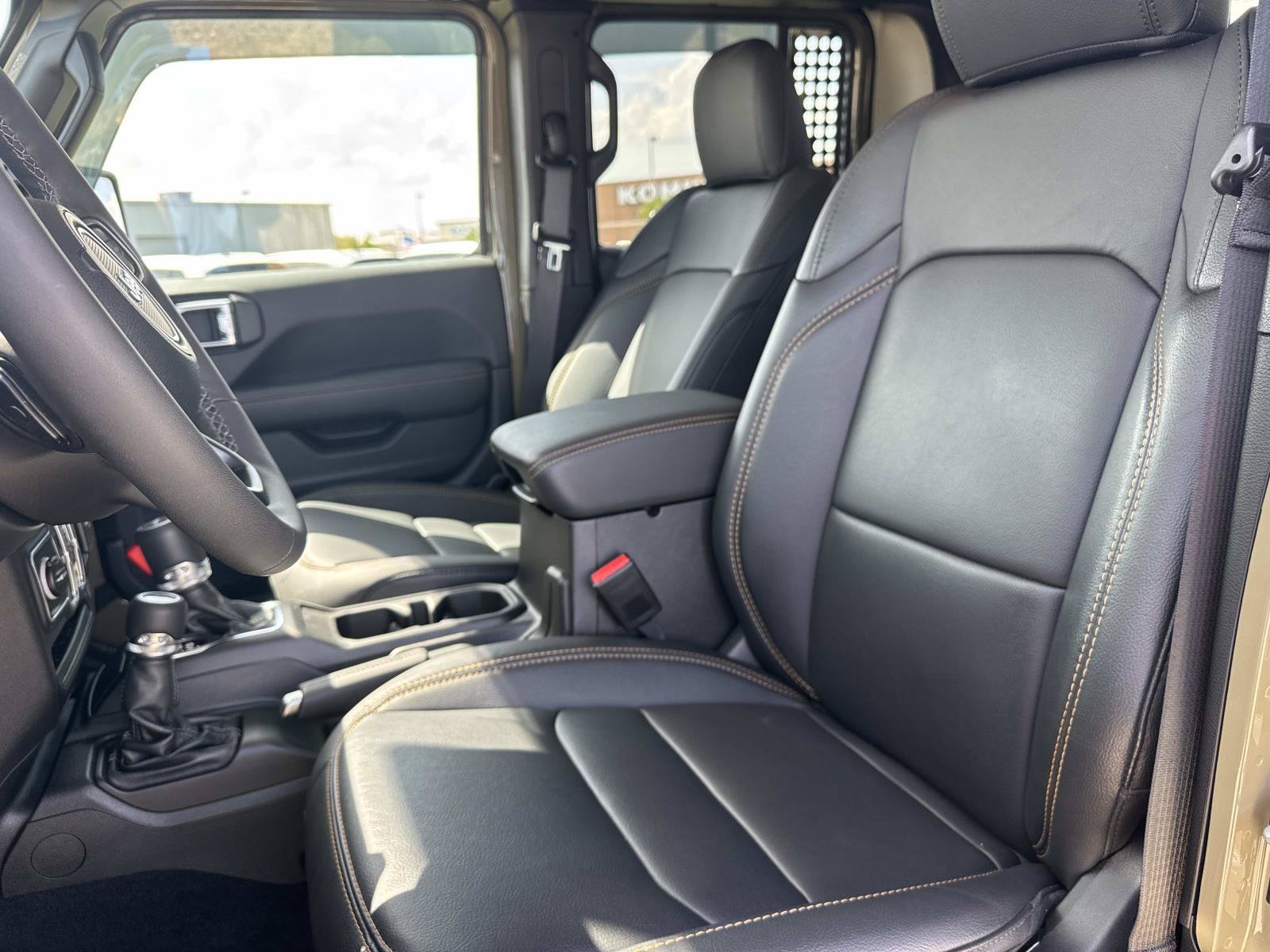 Used 2025 Jeep Gladiator Sport AWD/4WD image 17