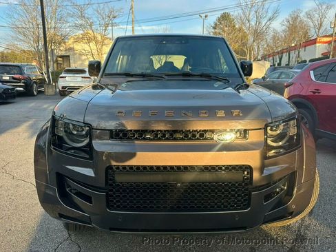 Used 2025 Land Rover Defender 110 OCTA image 3