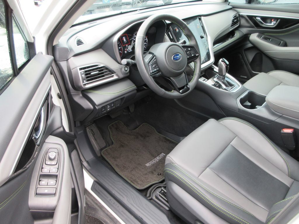 Used 2025 Subaru Outback Onyx Edition AWD/4WD image 13