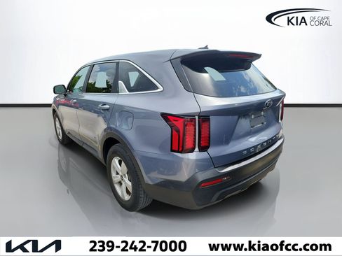 Certified 2021 Kia Sorento LX FWD image 4