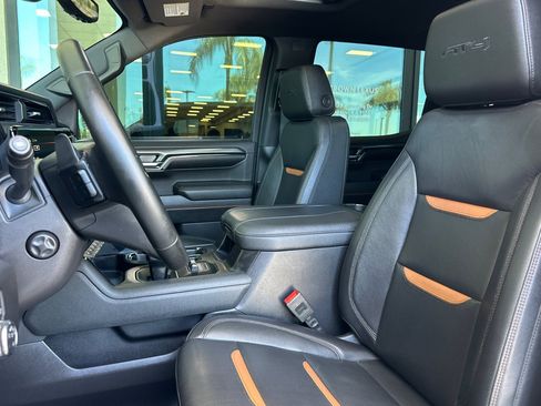 Used 2023 GMC Sierra 1500 AT4 w/ Technology Package AWD/4WD image 5