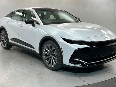 Used 2026 Toyota Crown Limited w/ Advanced Technology Package image 7