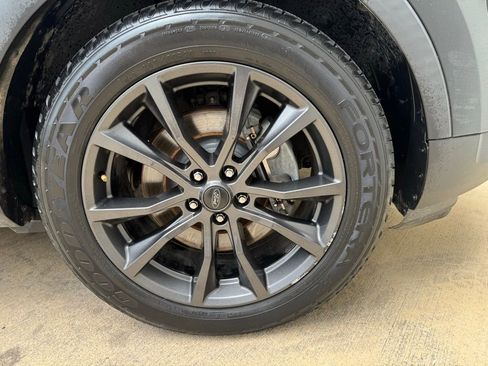 Used 2017 Ford Explorer XLT w/ Equipment Group 202A image 8