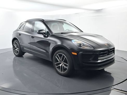 Certified 2026 Porsche Macan AWD/4WD image 17