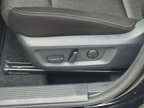 Used 2025 Nissan Rogue SV FWD image 22