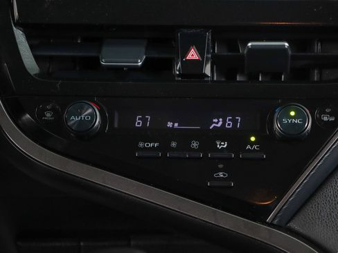 Used 2022 Toyota Camry SE FWD image 20