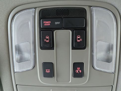 Used 2020 Kia Sedona EX image 28