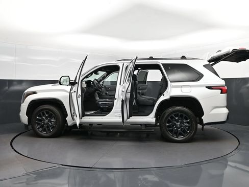 Used 2026 Toyota Sequoia Platinum AWD/4WD image 42