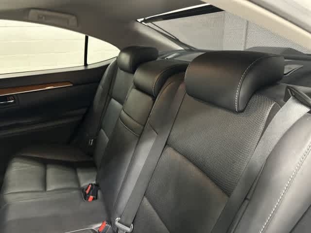 Used 2015 Lexus ES 300h w/ Navigation System Package FWD image 14