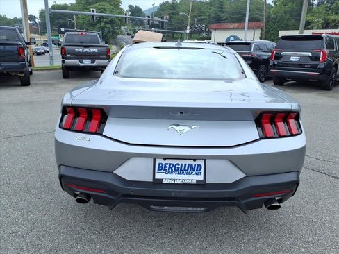 Used 2025 Ford Mustang Coupe RWD image 5