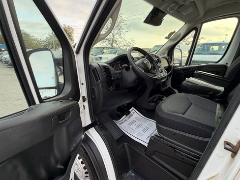 Used 2024 RAM ProMaster 2500 w/ Convenience Group image 10