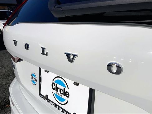 Used 2022 Volvo XC60 B5 Momentum w/ Climate Package image 29