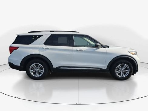 Used 2023 Ford Explorer XLT w/ Equipment Group 202A RWD image 2