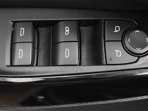 Used 2025 Chevrolet Equinox LT image 23