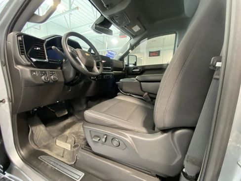 Used 2025 Chevrolet Silverado 2500 LT AWD/4WD image 9