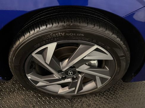 Certified 2025 Hyundai Elantra Sport image 15