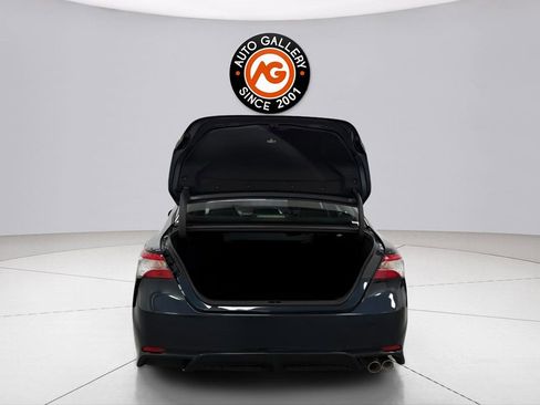 Used 2020 Toyota Camry SE image 12