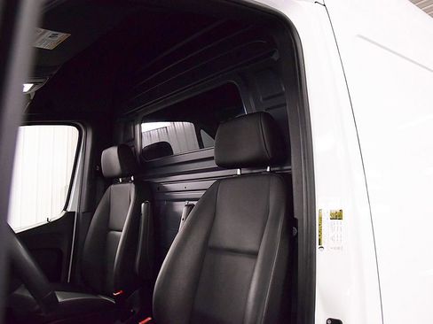 Used 2025 Mercedes-Benz Sprinter 2500 image 23