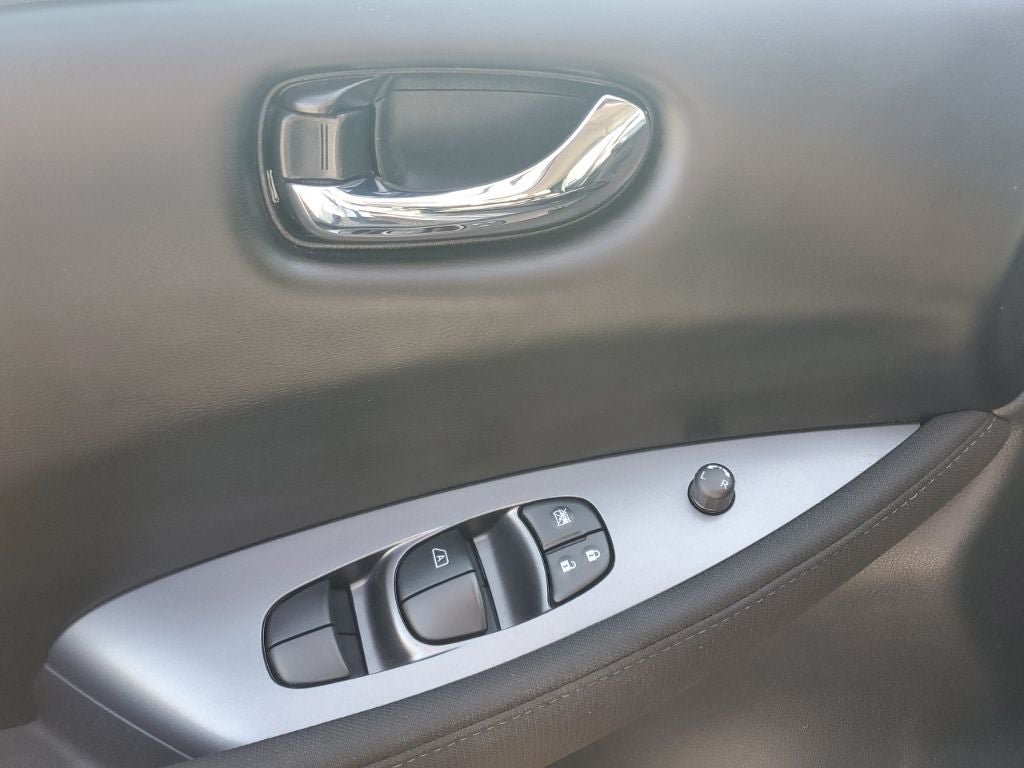 Used 2025 Nissan Leaf S FWD image 17