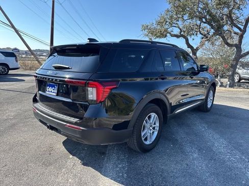Used 2025 Ford Explorer Active image 5