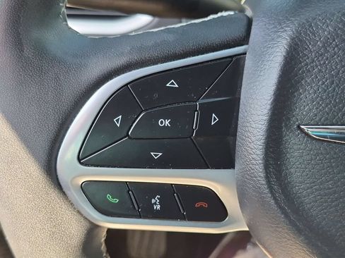 Used 2025 Chrysler Pacifica Select FWD image 20