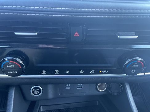 Used 2023 Nissan Rogue SV image 16