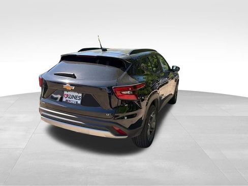 Used 2025 Chevrolet Trax LT w/ LT Convenience Package FWD image 8