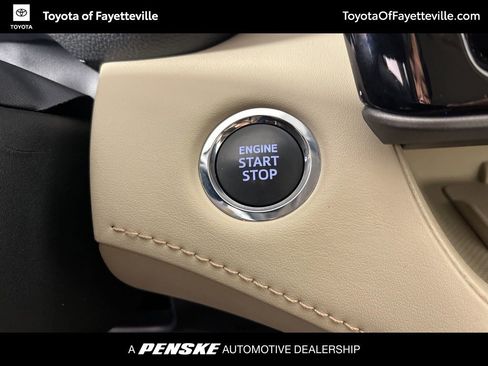 Used 2023 Toyota Highlander XLE image 37