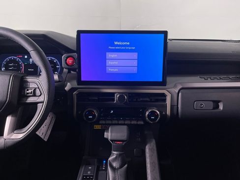 Certified 2025 Toyota Tacoma TRD Off-Road image 15