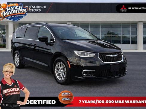 Used 2024 Chrysler Pacifica Touring-L image 1