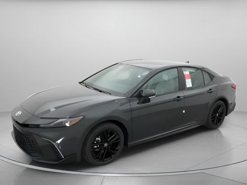 Used 2026 Toyota Camry SE FWD image 5
