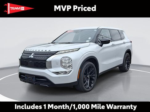 Used 2023 Mitsubishi Outlander SE AWD/4WD image 1