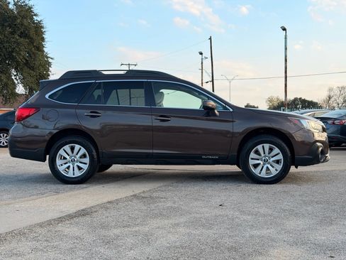 Used 2019 Subaru Outback 2.5i Premium image 2