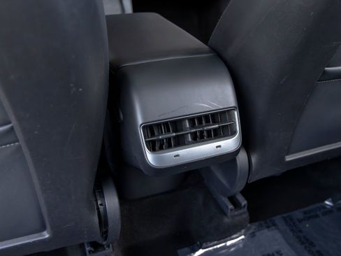 Used 2021 Tesla Model Y Long Range image 42