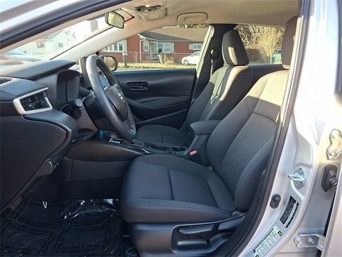 Used 2025 Toyota Corolla LE image 16