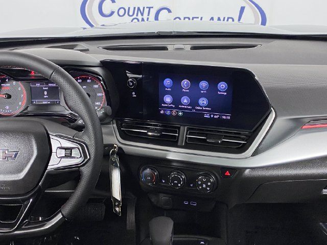 Certified 2024 Chevrolet Trax RS FWD image 19