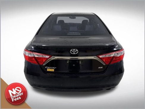 Used 2017 Toyota Camry SE image 4