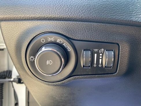 Used 2020 Jeep Compass Latitude w/ Cold Weather Group AWD/4WD image 15