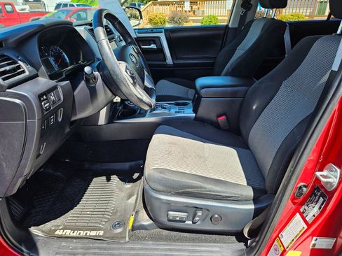 Used 2017 Toyota 4Runner SR5 AWD/4WD image 12