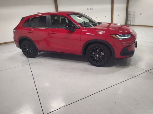 Used 2025 Honda HR-V Sport image 2