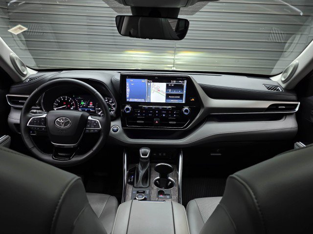 Used 2021 Toyota Highlander Limited AWD/4WD image 12